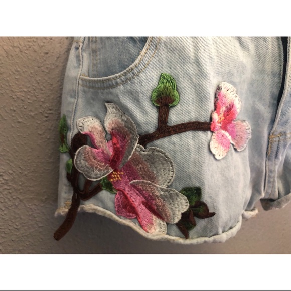 Floral Flowers Distressed Denim Frayed Shorts - Picture 4 of 7